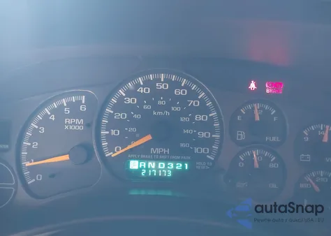 2001 Chevrolet Suburban 1500 Lt z USA, uszkodzony, nr VIN 3GNFK16T51G153845